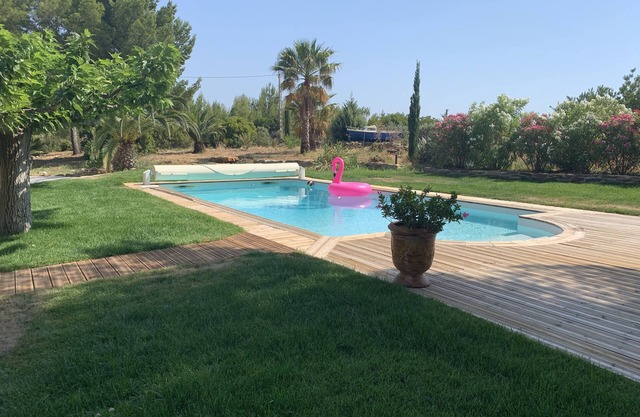 Air-conditioned villa with swimming pool in a country setting