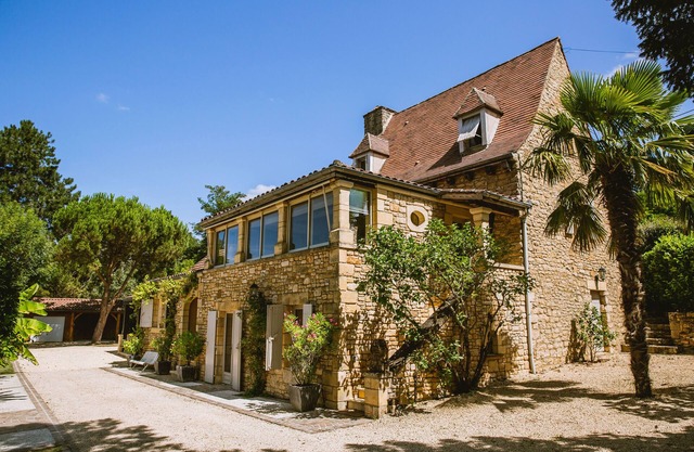 air-conditioned character house, garden, heated swimming pool, billiards games room