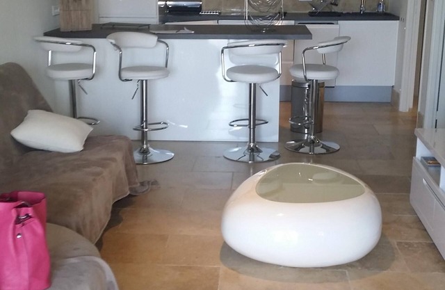 AIR CONDITIONED APARTMENT IN PRIVATE RESIDENCE WITH POOL AND TENNIS SEA VIEW