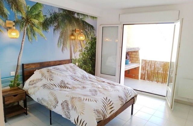 Air-conditioned apartment 25 minutes from the beach for 5 people