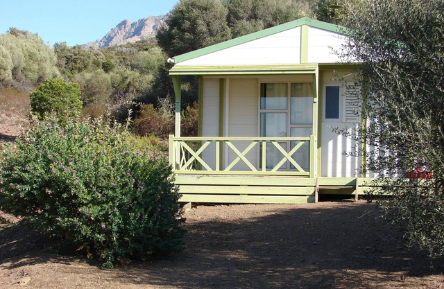 Air-conditioned chalet with sea view