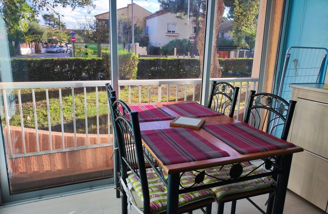 Air-Conditioned Apartment with Parking, 450m from Beaches