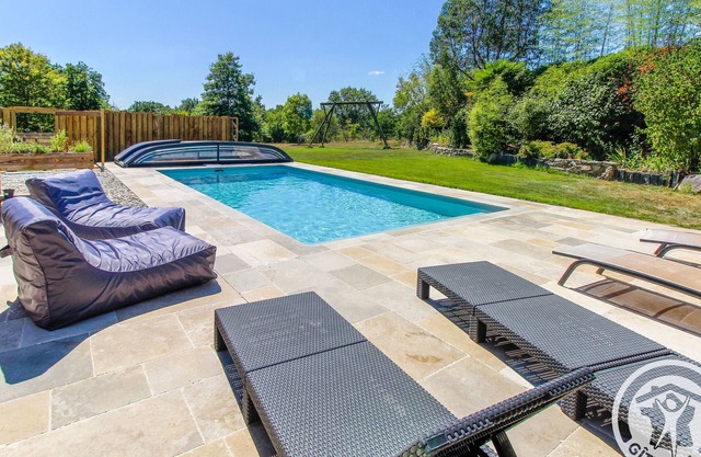 Air-conditioned caravan with pool and garden
