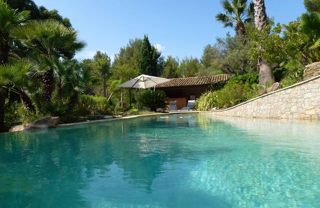 air-conditioned villa, heated swimming pool nestled in an exceptional park.