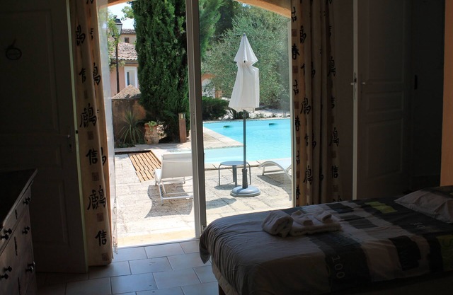 Air-conditioned villa up to 10 pers. with swimming pool, sauna, 5-seater spa