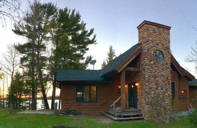Air-Conditioned Year-Round Lakeshore Cabin
