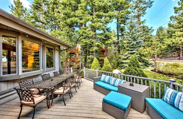 Air Conditioning, Walk to Trails, Game Room, Hot Tub, 10 Beds, Large 5br, Near Lake