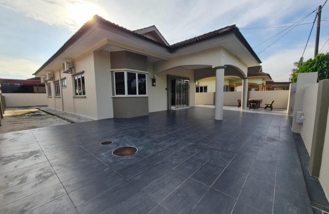 Air-home No 9 Kampung Boyan, 4BR, 9pax, Netflix