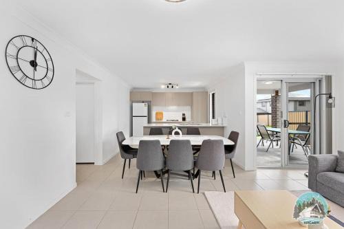 Aircabin - Edmondson Park - 4 Beds Compy House