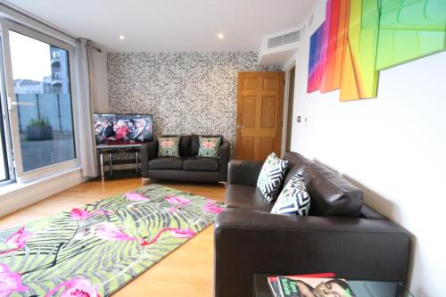 Aircon 2bed Flat in Chelsea outdoor Terrace