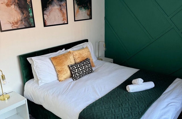 Airport House – Convenient