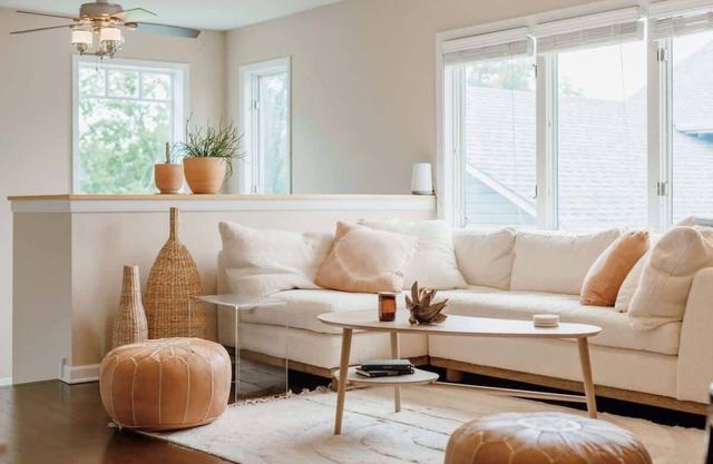 Airy, Bright Boho Digs/King bed, best sleep
