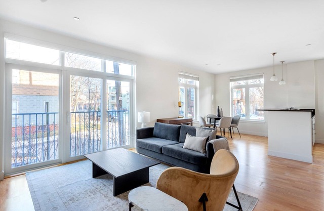 Airy Porter Square 2BR w/W/D, Elevator, by Davis Station