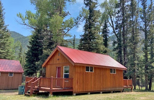 AIYM Camp Riverfront Duplex Cabin, Alamosa Canyon!