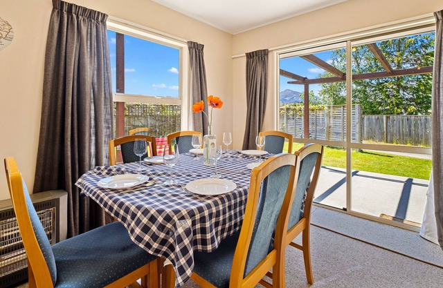 ALBERT TOWN RELAX - ALBERT TOWN HOLIDAY HOME, with a garden in Wanaka