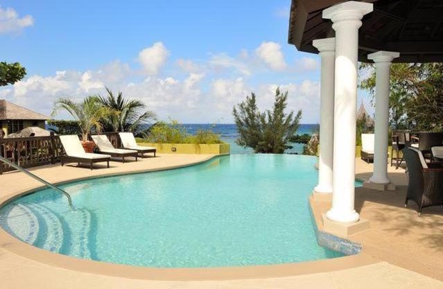 Alexanders Penthouse on the beach