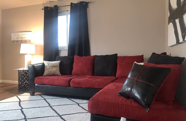 All New Cozy Guest Nest home mins from the airport -Extended Stay (Unit B)