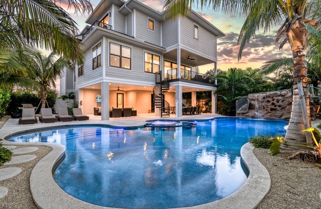 All Oar Nothing | 4800 sqft. Luxury Home! Walk to Lido Beach, Bike to St Armand Circle