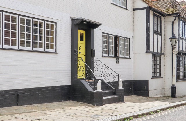 ALL SAINTS, pet friendly, character holiday cottage in Hastings