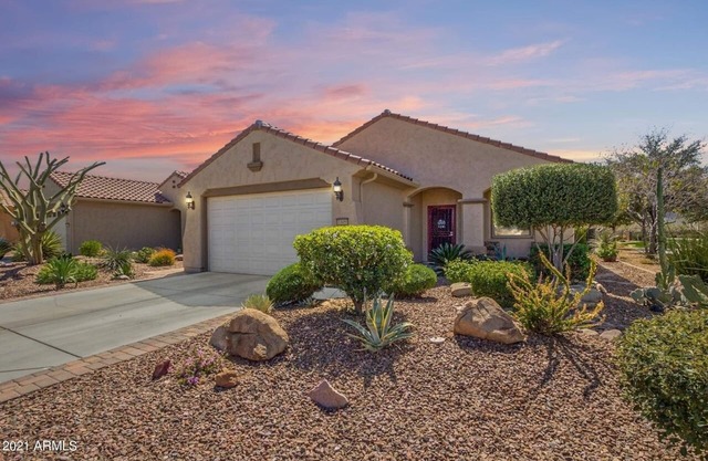 All the amenities of Sun City resort living at Merrill Ranch in Florence, AZ.