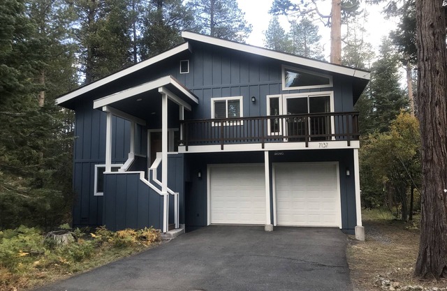 ALL THE COMFORTS OF HOME: Lake & Bike Trail 0.5mi, SKI: 2+mi to multiple resorts