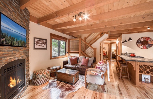 Allenby by Tahoe Getaways - Dog OK , Close to Northstar!