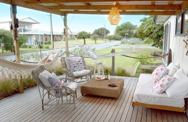 Aloha Silver Sands, sea and vines