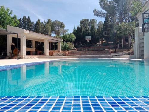 Alojamiento con piscina a 10 minutos de Puy du Fou Toledo