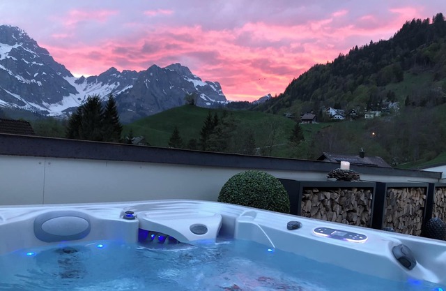 Alp Chic attic apartment with private whirlpool & sauna in Engelberg
