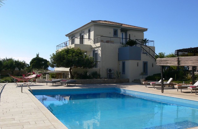 Alphavilla – Relax in this holiday home in a quiet location with beautiful sea view. Welcome!