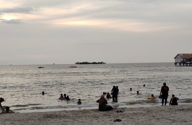 Alpine LXPD Premium Water Chalet