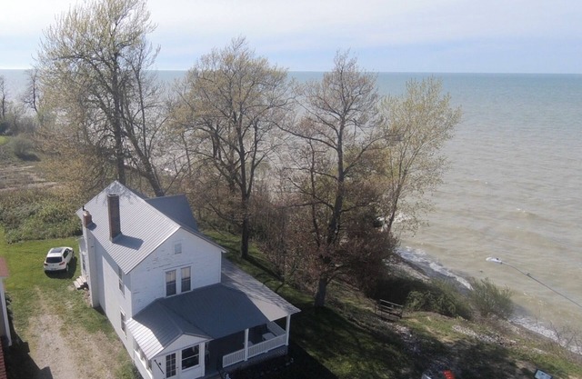 Alta Vista Lakefront Home: Walk to GOTL Strip, AC, Priv. Beach, Sleeps 6-8-READ