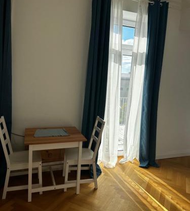 Altbaujuwel mit Terrasse, Top 21