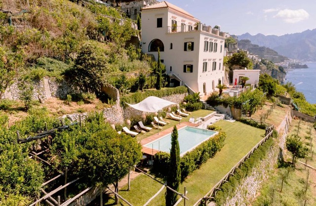 AMALFI - VILLA DI LUSSO A PICCO SUL MARE