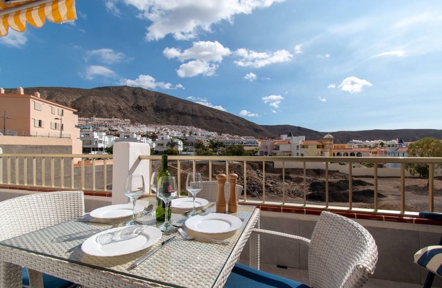 Amazing 1 Bedroom Apartment. Los Cristianos. Communal Heated Pool.