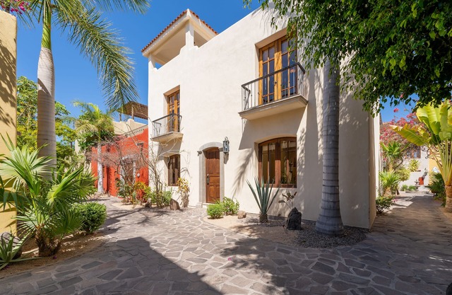 Amazing 3 Bedrooms & 3 bathrooms home in Founders area.