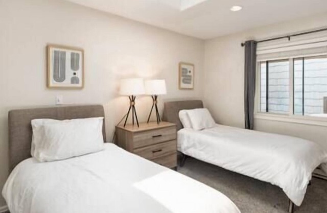 Amazing 4 Bedroom Aspen Core Condo, Pool, Hot Tub
