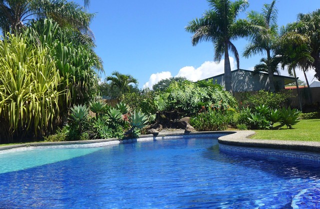 Amazing 4 bedroom pool home in gated community, La Garita 20 min to SJO airport