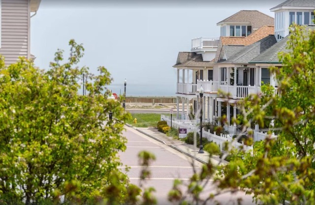 AMAZING! 5BR Luxury beach house, steps to Casinos, beach,Boardwalk, Pet Friendly