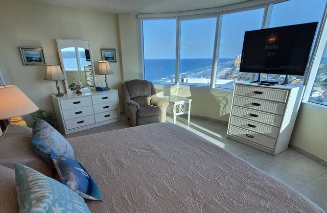 Amazing Beachfront & River Views! 2BD/2BA @ Peck 20SW