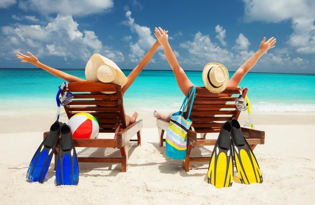 Amazing Beach Front Apartment, 3 BDRMS, 3 Baths, Sleeps 8, very Spacious