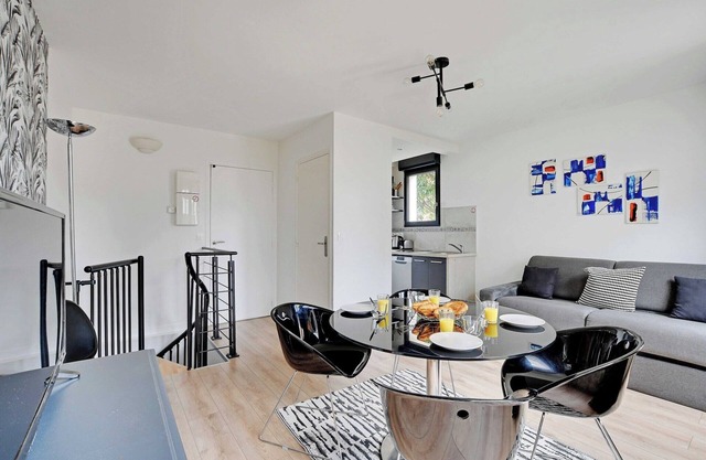 Amazing Duplex with Sauna 1BR/4P in the heart of the city of Orly