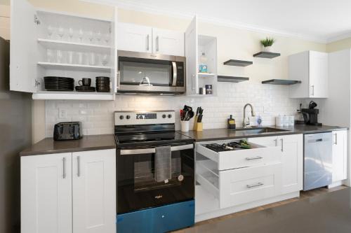 Amazing Entire Townhouse Sleeps 20 Group Favorite