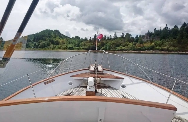 Amazing Fun with great view 3-bedroom boat with AC and WiFi in Lottsburg