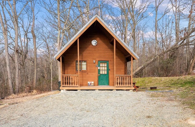 Amazing Getaway: Enjoy our Cozy Log Cabins on the Chesapeake Bay at Sandy Cove