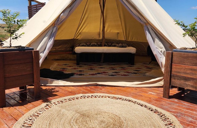Amazing glamping experience overlooking the countryside and lake. Pet friendly!