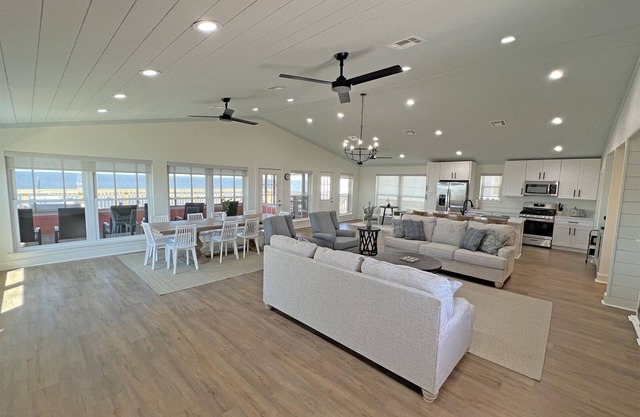 Amazing Grace - Boat Access - Island Realty