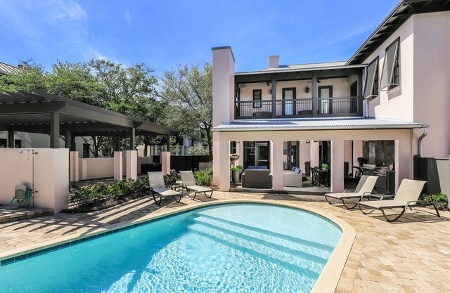 AMAZING GRACE COTTAGE in Rosemary Beach w/PRIVATE POOL, large parking driveway.