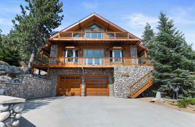 Amazing Grace - Fireplace, Jet Tub, Deck, Lake View