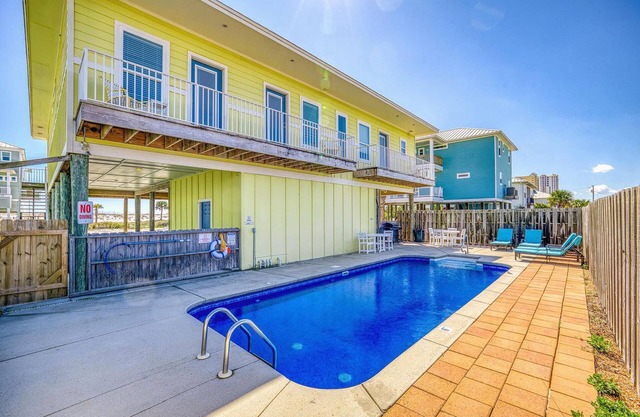 Amazing Gulf View Home! Walking distance to shops/dining